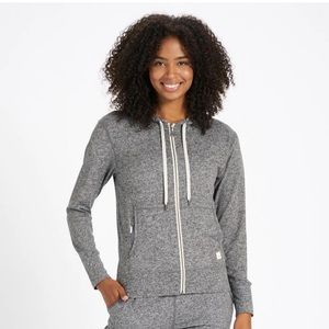 🆕 Vuori Performance Hoodie in Heather Grey